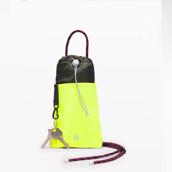 Lululemon Play Forward Cross Body Pouch - Picture 2 of 5